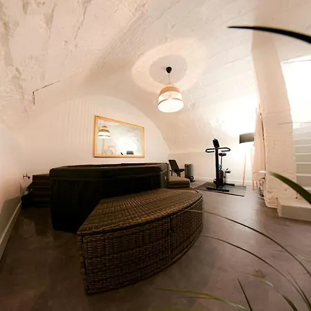 Le Tulum - Jacuzzi & Sauna Apartment