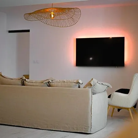 Le Tulum - Jacuzzi & Sauna Apartment Rouen